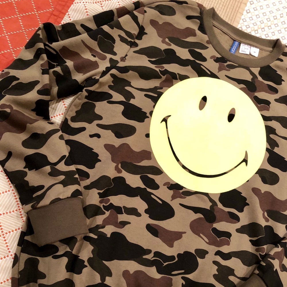 Fleece Lined Camo/Smiley Sweatshirt Size Large - Picture 1 of 4